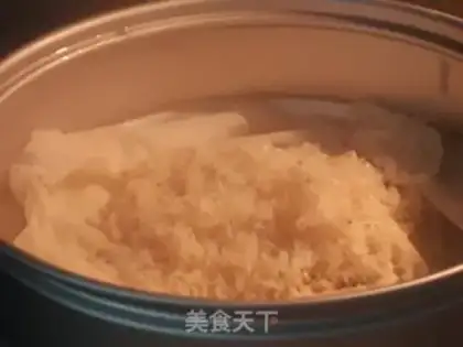 Make Seafood rice brown leaf buns step 1