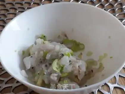 Make Seafood rice brown leaf buns step 2