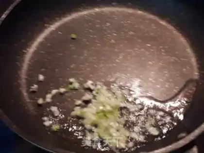 Make Seafood rice brown leaf buns step 4