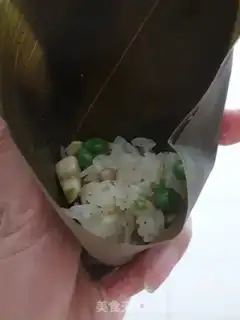 Make Seafood rice brown leaf buns step 8