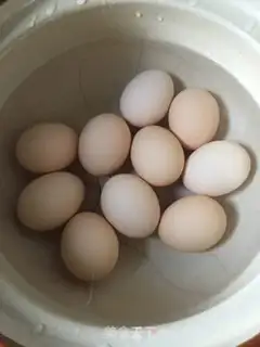 Make Aie makes eggs step 0