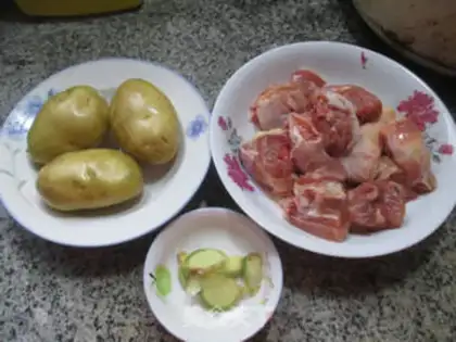 Make Chicken clot steamed potatoes step 0