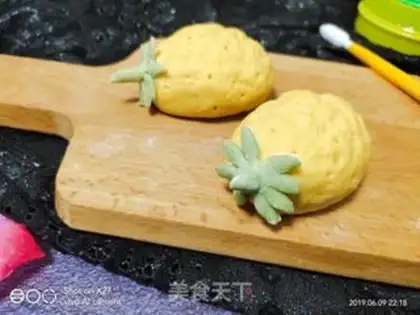 Make Cartoon pineapple buns step 7