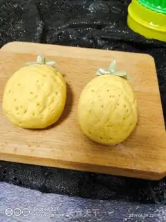 Make Cartoon pineapple buns step 9
