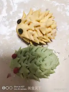 Make Cartoons little hedgehog buns step 7