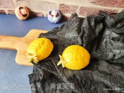 Make Cartoon pineapple buns step 11