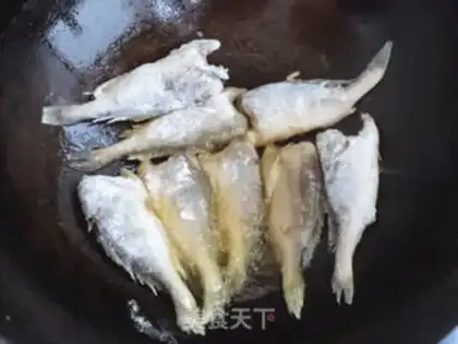 Make Cake-cooked yellow fish step 6