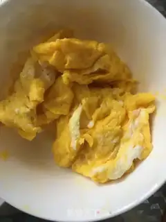 Make Scrambled chili fried eggs step 0