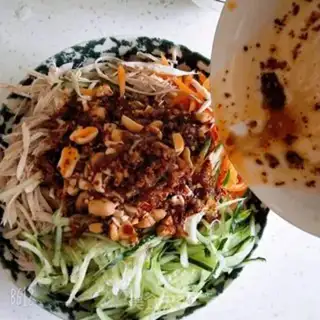 Make Spicy chicken silk noodles step 9