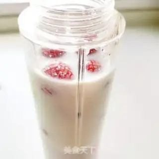 Make Strawberry shakes step 1