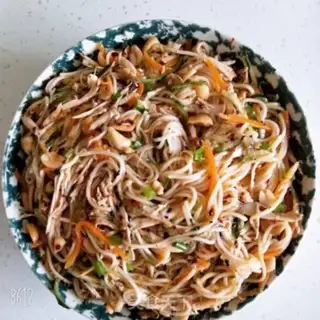 Make Spicy chicken silk noodles step 10
