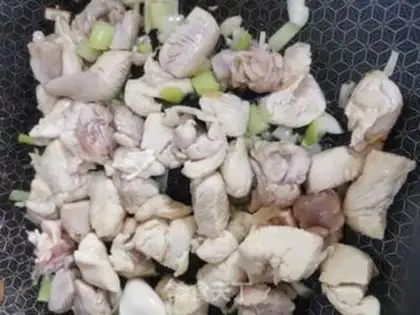 Make Curry chicken pasta step 1