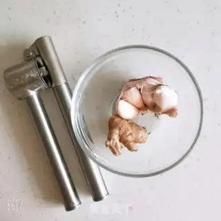Make Garlic pork sausage step 1