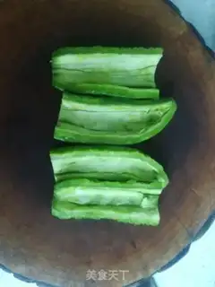 Make Scrambled eggs step 1