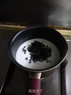 Make Iced milk tea step 2