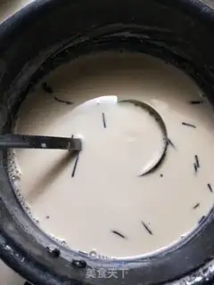 Make Iced milk tea step 3