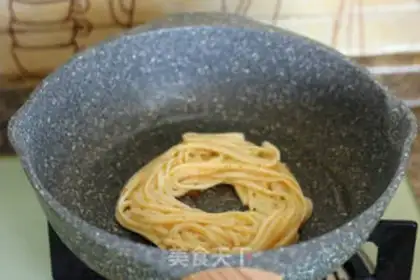 Make Fried eggs in the nest step 6