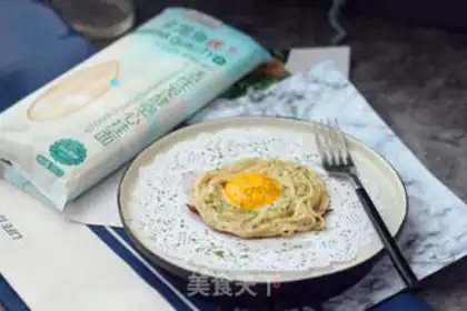 Make Fried eggs in the nest step 8