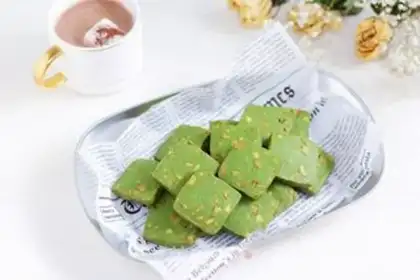 Make Tea pistachio cookies step 12