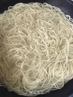 Make Thirteen crayfish noodles step 0