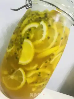 Make Bronze lemon honey water step 1