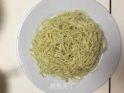 Make Thirteen crayfish noodles step 3