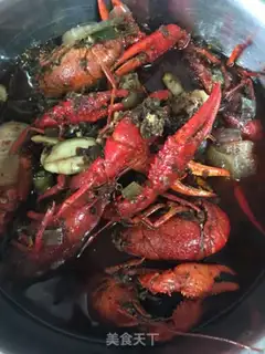 Make Thirteen crayfish noodles step 4