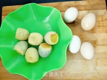Make Hot, hot eggs step 1