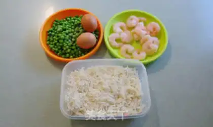 Make Shrimp eggs and soy rice step 0