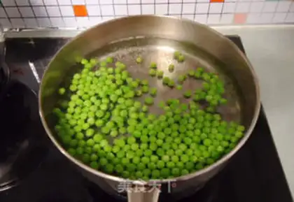 Make Shrimp eggs and soy rice step 1
