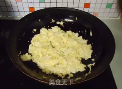 Make Shrimp eggs and soy rice step 2