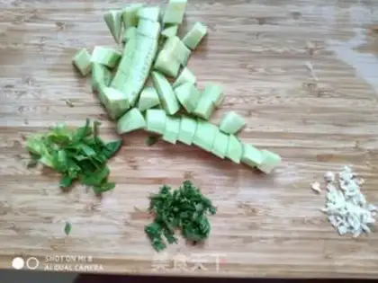 Make Wet powdered peanut cucumber step 1