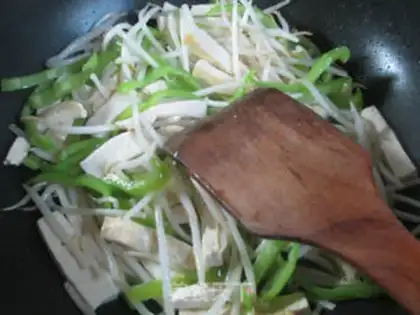Make The green bean sprouts step 3