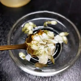 Make A lemon jasmine honey tea step 8