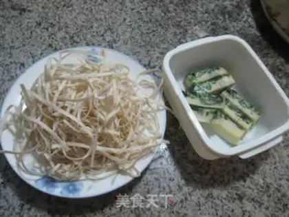 Make A spinach chicken cake noodles step 0