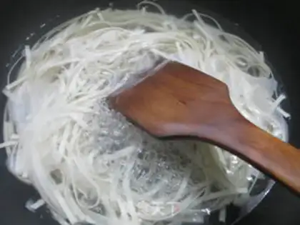 Make A spinach chicken cake noodles step 1