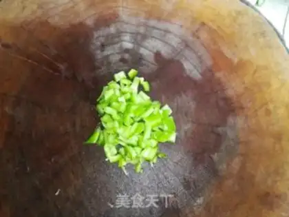 Make Potato pepper fried eggs step 2