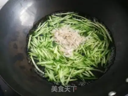Make cucumber shrimp egg soup step 2