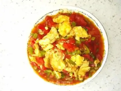 Make Potato pepper fried eggs step 8