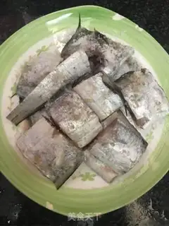 Make Fried salted fish step 0