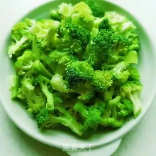Make Garlic broccoli step 1
