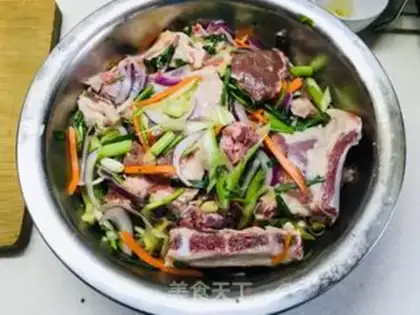 Make Xinjiang roasted lamb chops step 3
