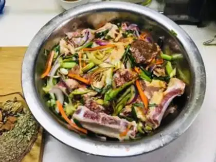 Make Xinjiang roasted lamb chops step 4