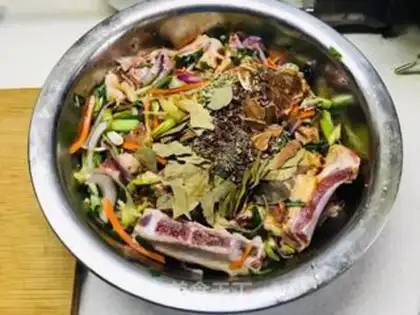 Make Xinjiang roasted lamb chops step 5