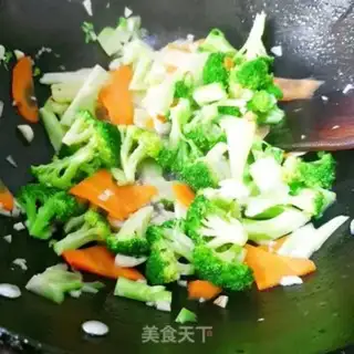Make Garlic broccoli step 9