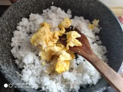 Make Simple fried rice step 4