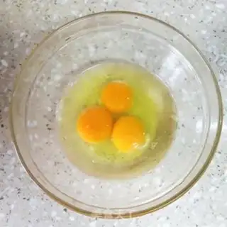 Make Fried eggs for pelicans step 4