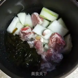 Make Porkbone soup from the winter melon step 3