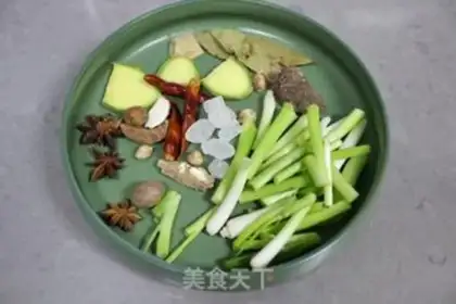 Make Roasted pig hoof step 1
