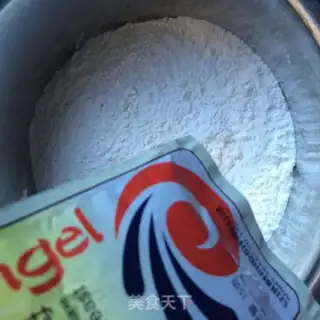 Make A little onion meat bun step 1